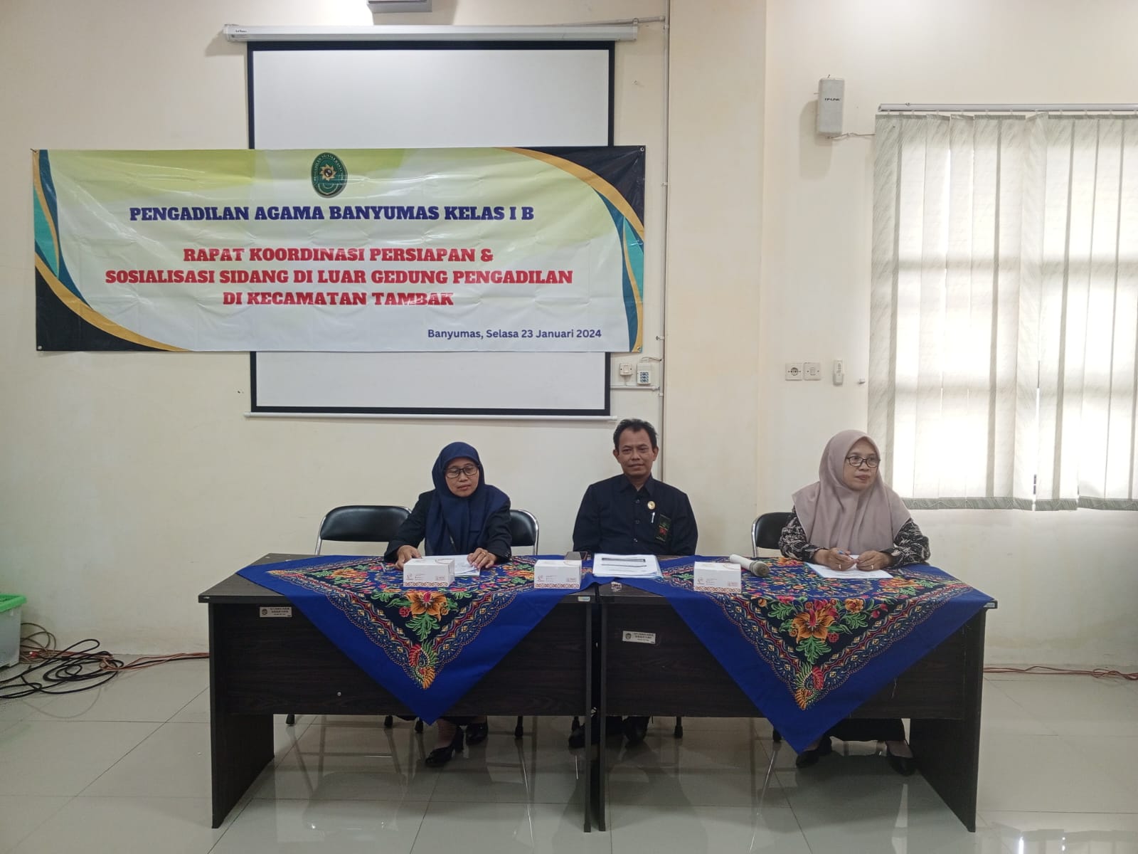 Sidang di luar gedung